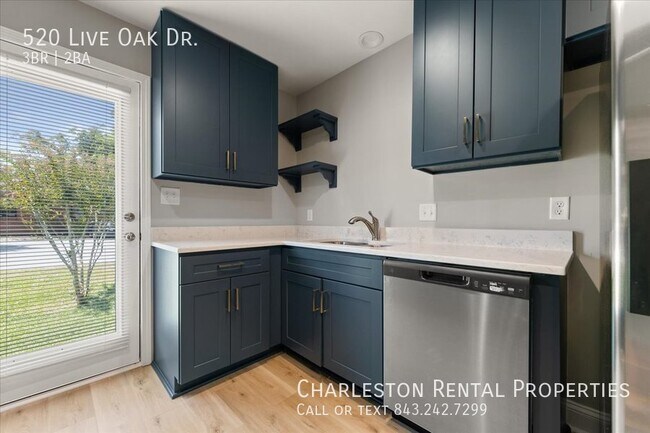 Building Photo - 520 Live Oak Dr