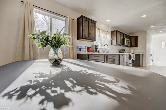 Foto del edificio - 3 br, 2 bath House - 2601 Norwich Avenue