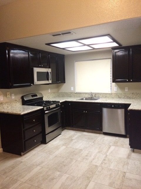 Building Photo - Upgraded Orangevale Home on Corner Lot