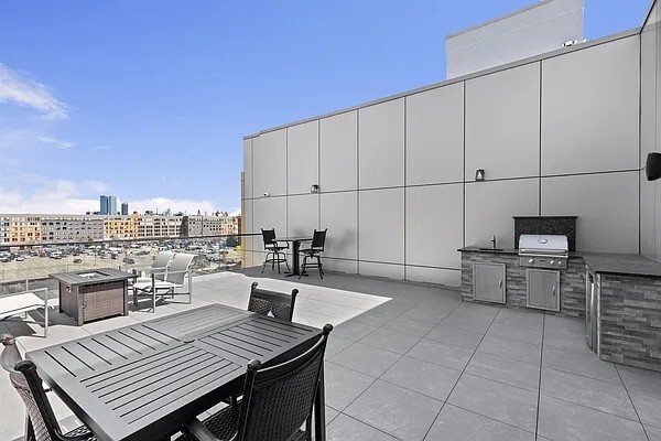 Building Photo - Tetris