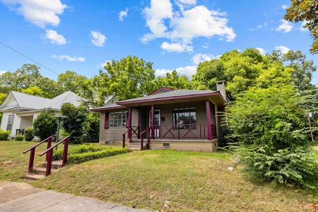 Building Photo - Beautiful 3 Bedroom 2 Bathroom
