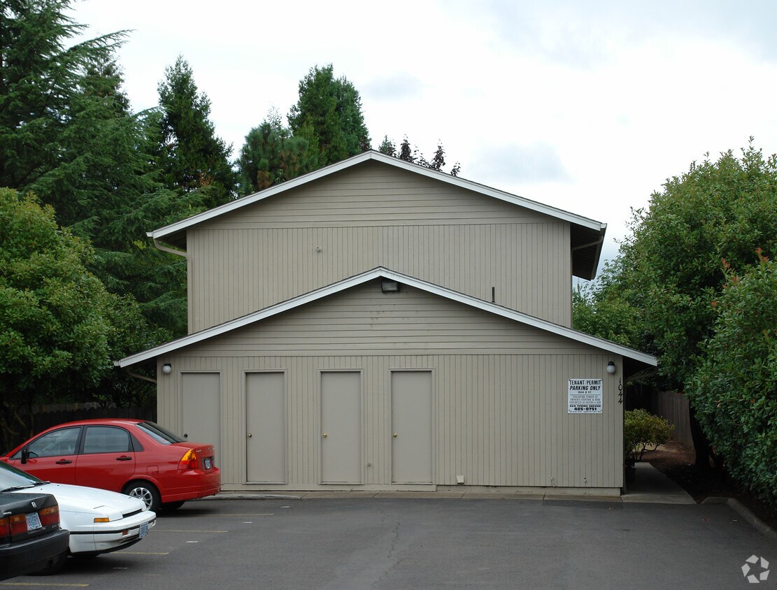 Building Photo - 1044 Q St