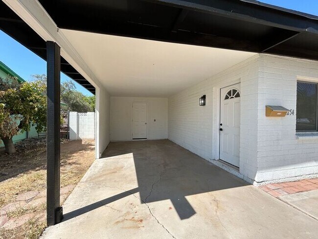 Foto del edificio - 1254 W Manhatton Dr