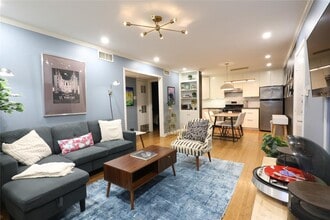 Building Photo - 1304 Summit St