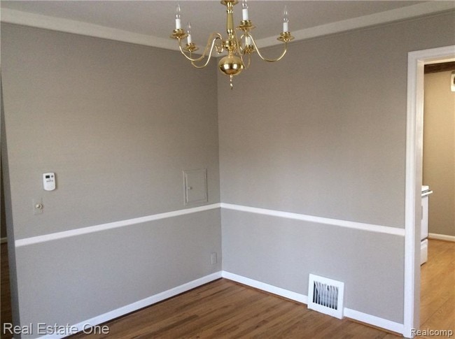 Building Photo - 1070 Lincoln Ct