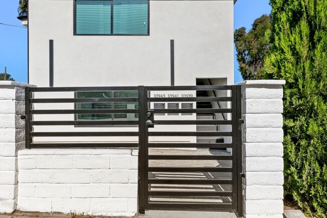 Building Photo - 10941 Christine Way