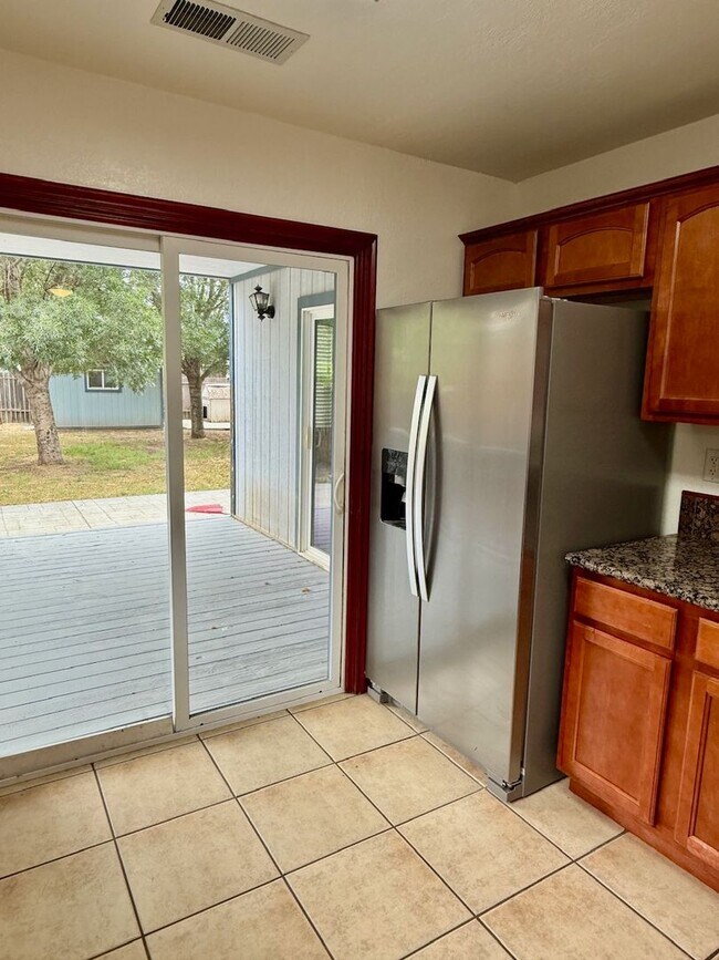 Foto del edificio - Beautiful 3 bedroom 2 bath house!
