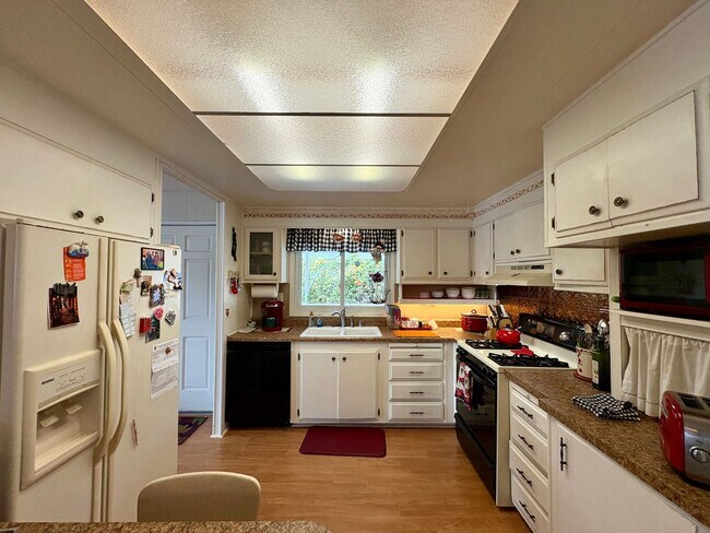 Foto del edificio - Welcome to the vibrant 55+ mobile home com...