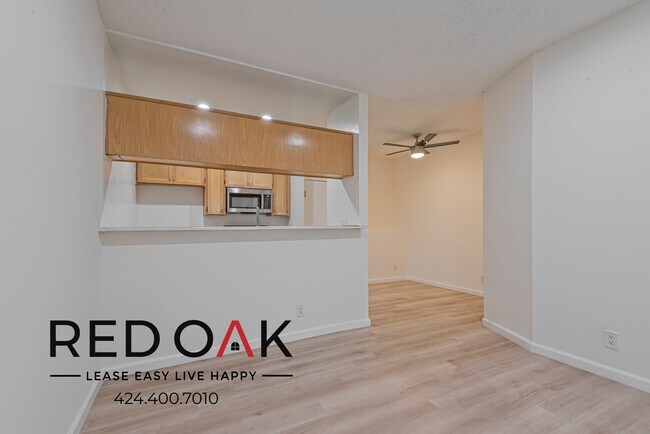 Foto del edificio - Recently Redone Junior/One Bedroom with Ai...