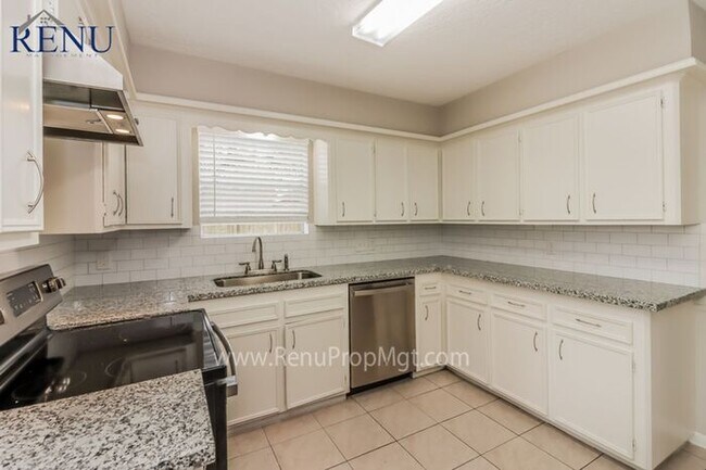 Building Photo - Available NOW! Perfect 4 Bedroom Two Story...