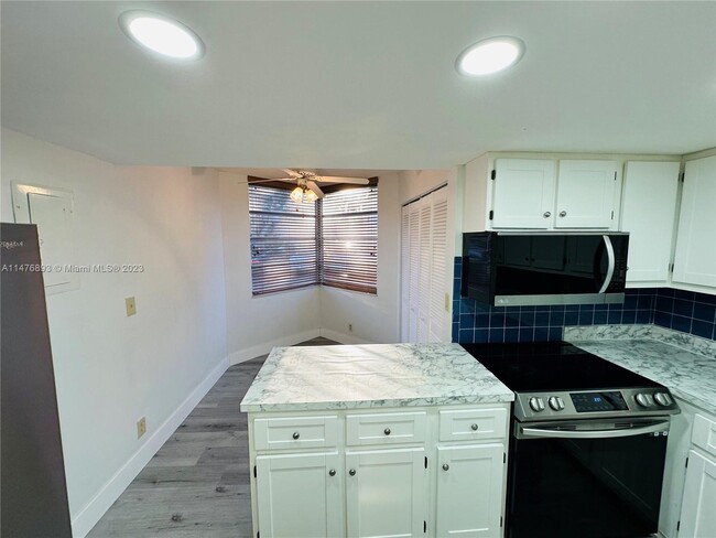 Foto del edificio - 9501 Seagrape Dr