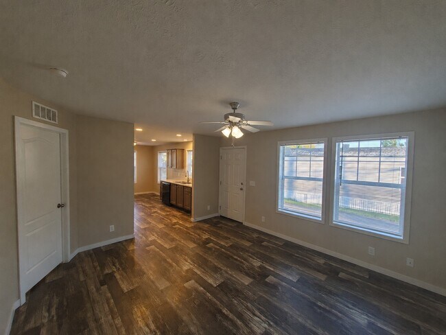 Foto del edificio - 15 Starling Hill Dr