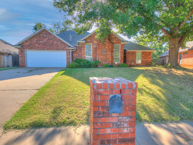 Building Photo - 516 Providence Cir