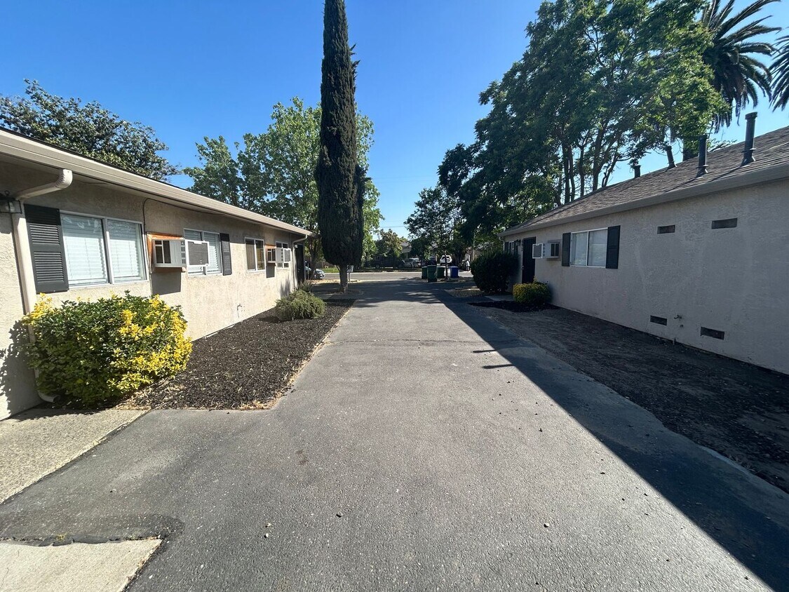 Foto principal - 695 Vermont Ave