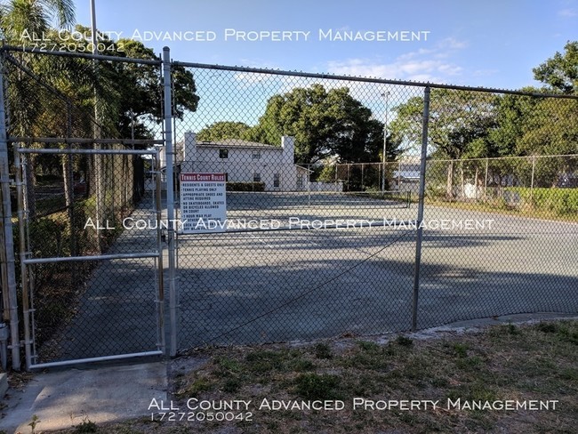 Foto del edificio - 5744 Calais Blvd N