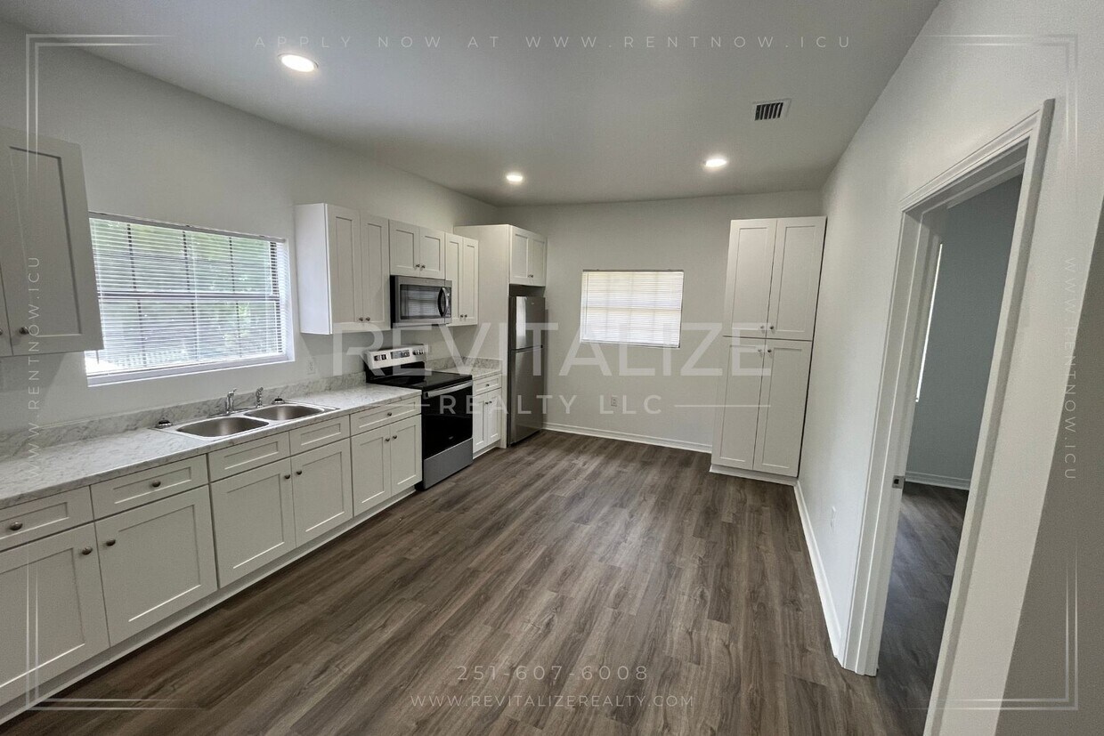 Primary Photo - Newly Renovated 3 Bedroom/1 Bathroom in Ch...