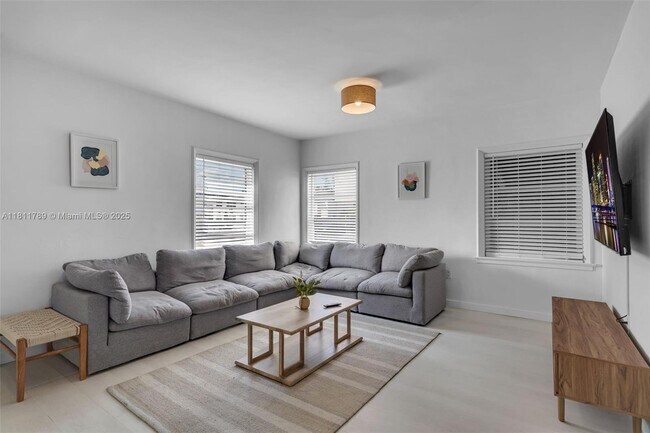Foto del edificio - 7835 Harding Ave