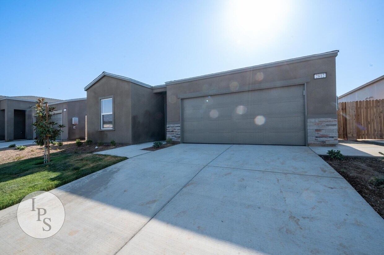 Foto principal - BRAND NEW CUSD Fresno Home, 3BR/2BA - Lots...