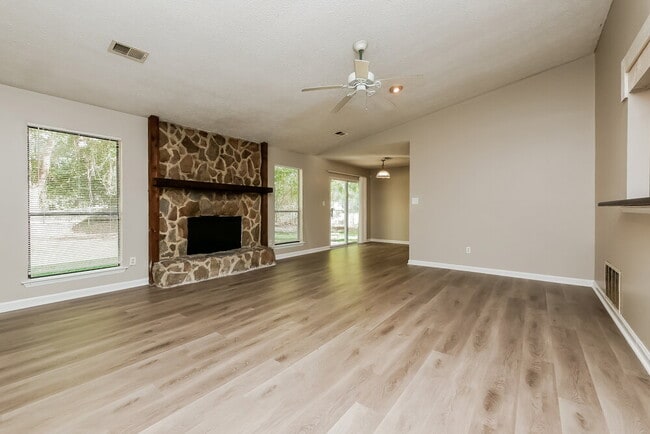 Building Photo - 9380 Forest Knoll Dr