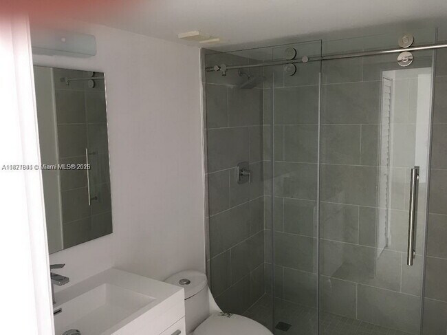 Foto del edificio - 3600 Mystic Pointe Dr