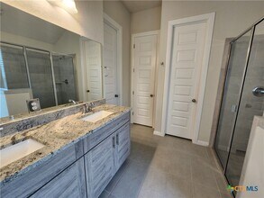 Building Photo - 2209 Hoja Ave