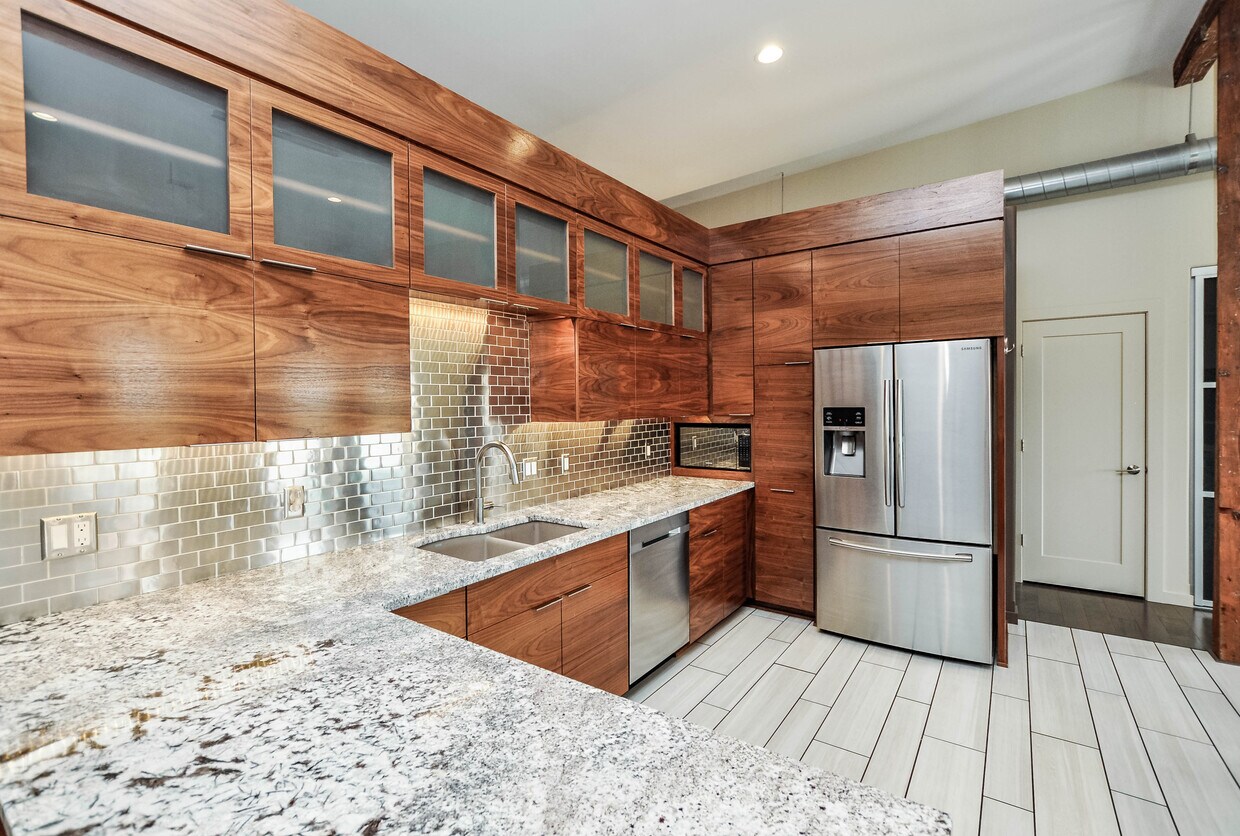 Kitchen - 223 N Broadway Ave