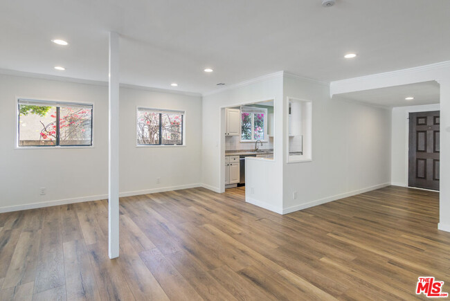 Foto del edificio - 5450 Bevis Ave