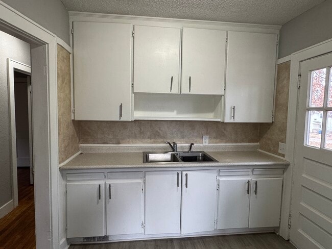 Foto del edificio - 824 Tremont Ave