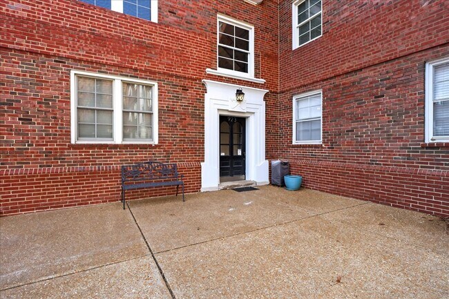 Foto del edificio - 923 S Hanley Rd