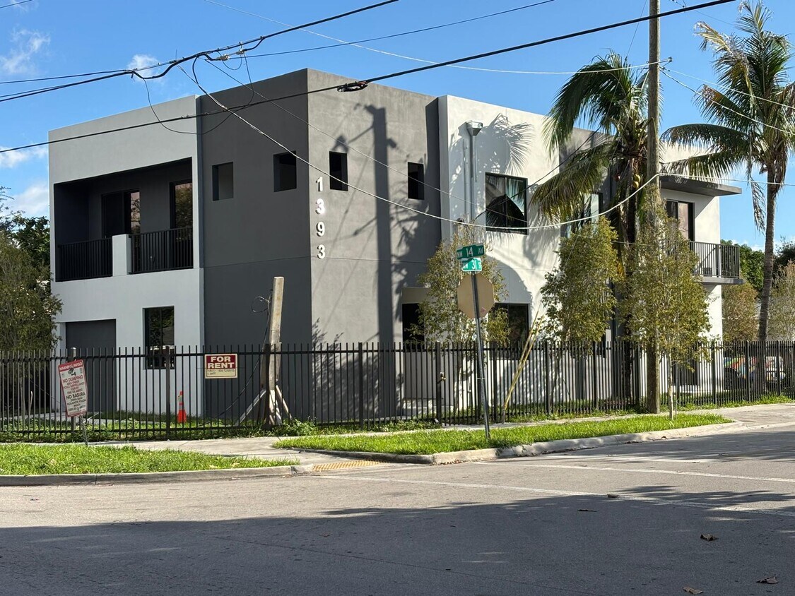 Foto principal - 1393 NW 31st St