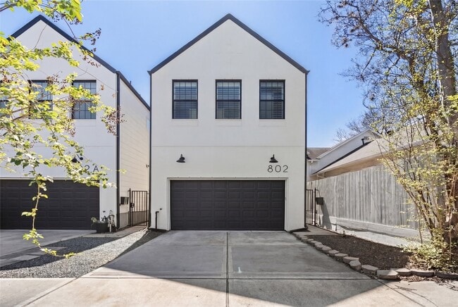 Photo - 802 Aurora St House