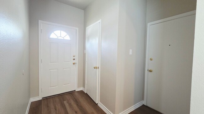 Foto del edificio - The Gardens at Summit 3 Bedroom Townhome
