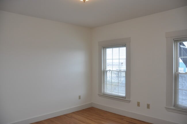 Building Photo - 147 Pearl St