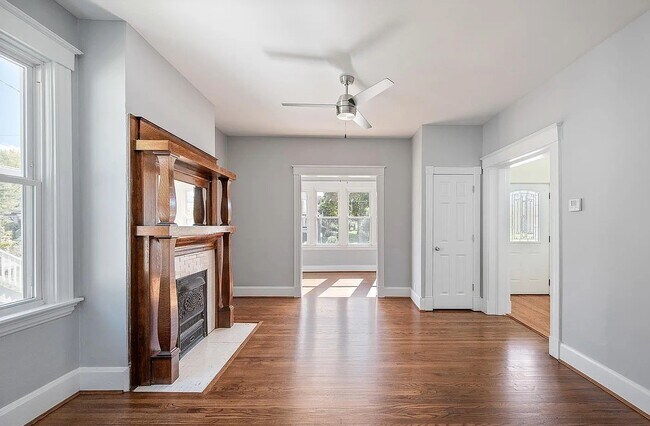 Sala de estar - 2802 Hyde Park Ave