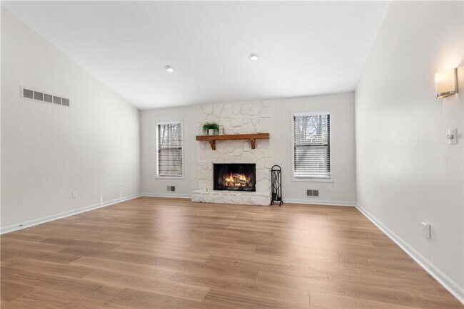 Building Photo - 608 Ann Ct