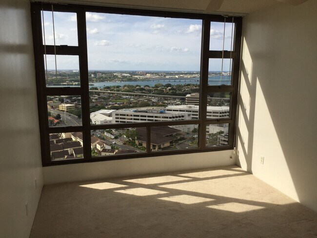 Foto del edificio - Pearl Regency with 2 Parking! Water views!