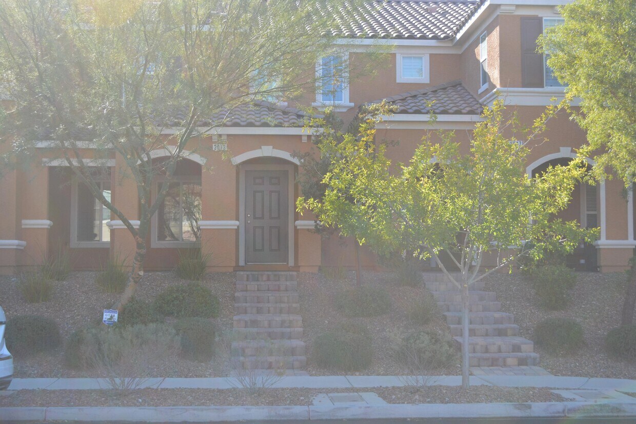 Primary Photo - 3013 Camino Sereno Ave