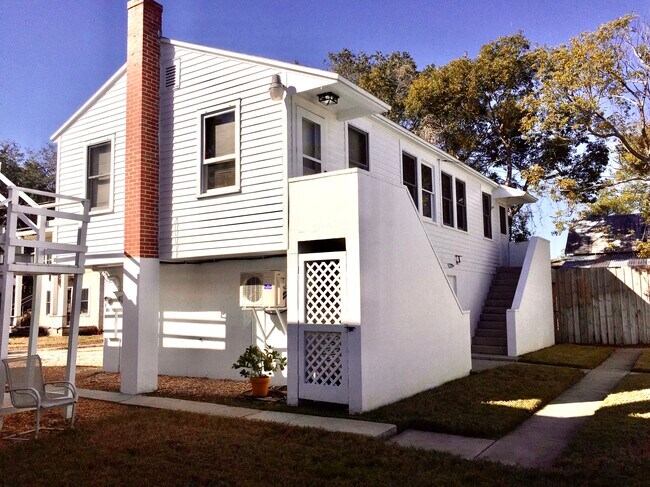 134 1/2 South unit upstairs - 134 San Marco Ave