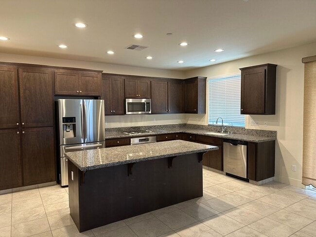 Foto del edificio - Coming Soon – Luxurious 5 Bedroom, 3 Bath ...