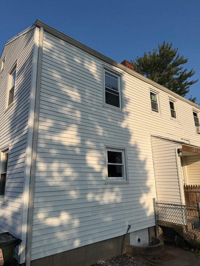 Foto del edificio - 8 Higbie Dr
