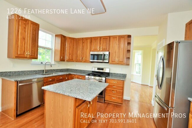 Building Photo - 1226 Featherstone Ln NE