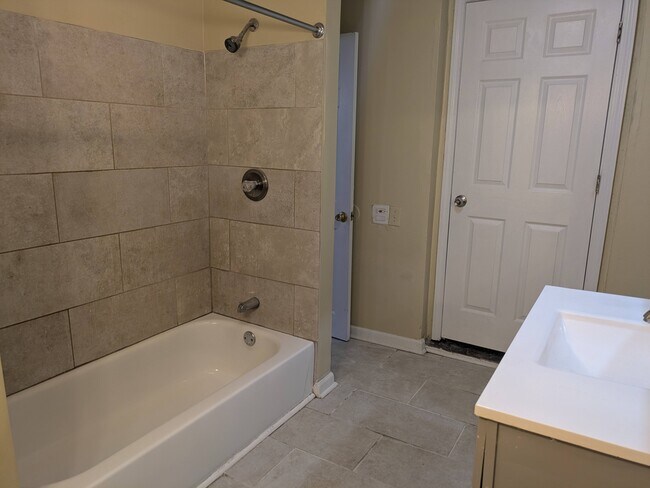 Foto del edificio - 2319 W Muhammad Ali Blvd