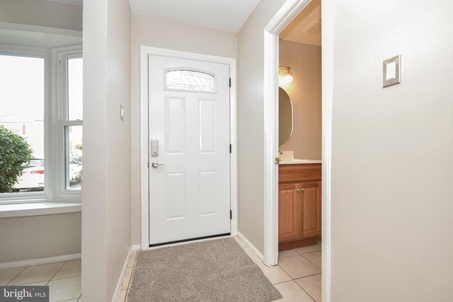 Building Photo - 8853 Teakwood Ct