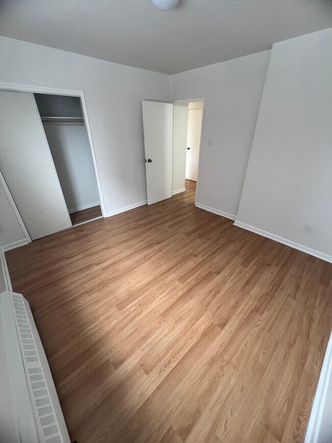 Photo du bâtiment - 1535 Birchmount Rd