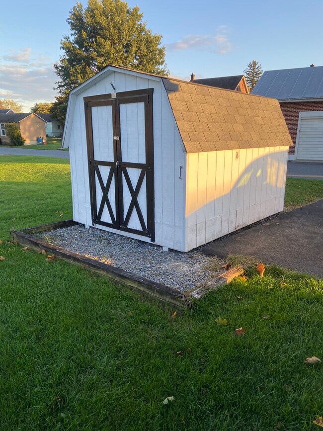 Shed available for renter use, garage on property not included in rental - 200 7th St