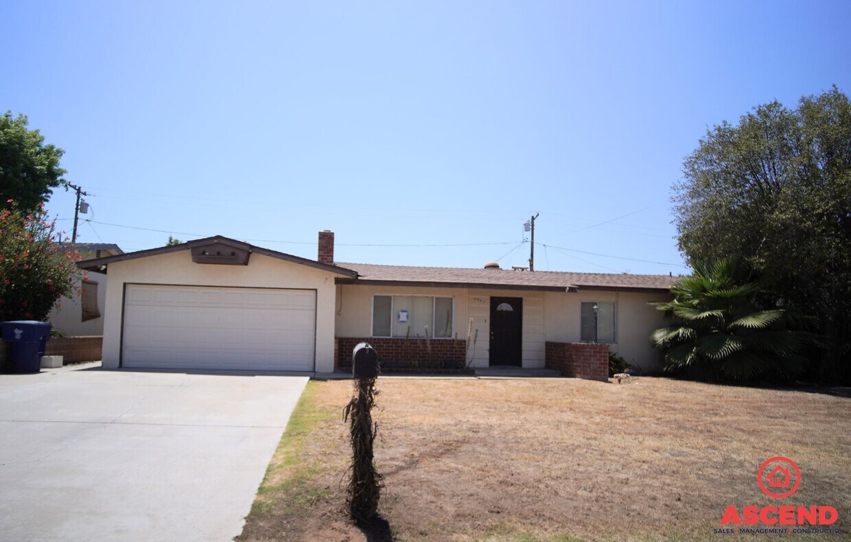 Primary Photo - Darling Home in East Bakersfield!