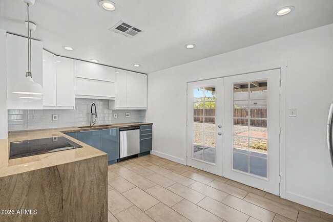 Building Photo - 6713 E Latham St
