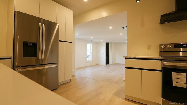 Building Photo - 437 Washington Avenue Unit Apt. 1