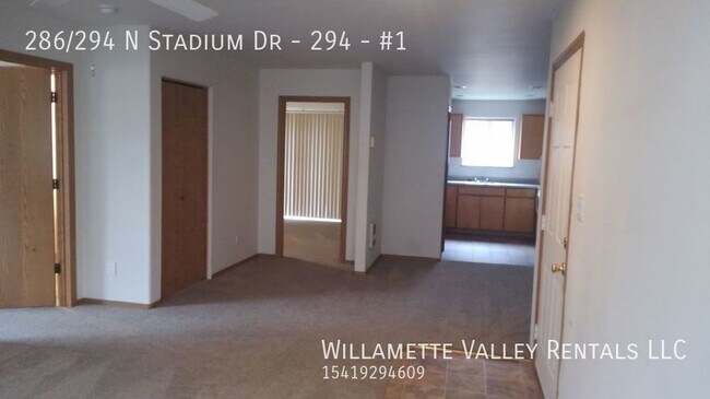 Building Photo - Apartment across from WOU
