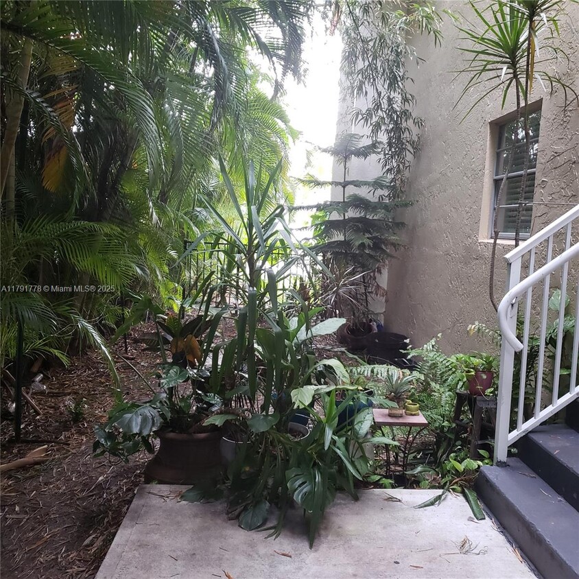 Primary Photo - 1300 Moffett St